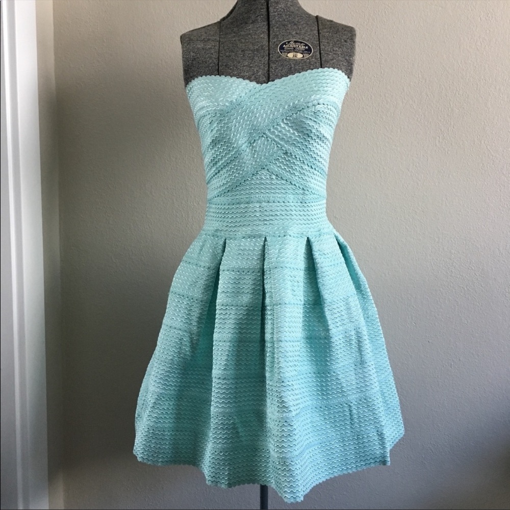 NEW WITH TAGS L’ATISTE Bandage Cocktail Dress, Size Medium